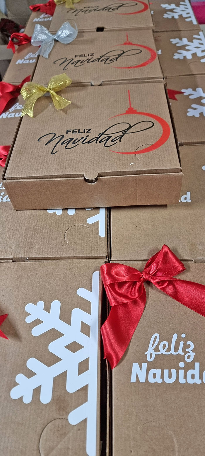 trabajo-canastas-cajas Regalos navideño y canastas para fin de Año para empresas